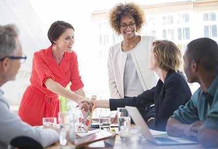 How To Present Yourself in Business Meetings