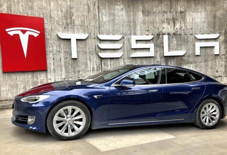 Tesla to Begin Sales in Saudi Arabia Next Month as Musk Rebuilds Ties