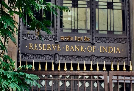Make customers' rights charter enforceable, says RBI panel