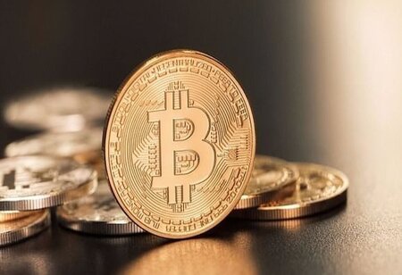 Bitcoin plunges below 37,000 US Dollar as global cryptocurrency market crashes