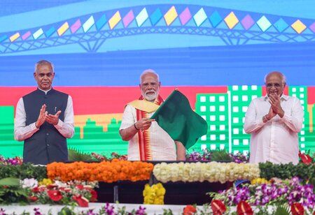 PM Modi Unveils Development Projects Worth ₹5,400 Crore in Gujarat