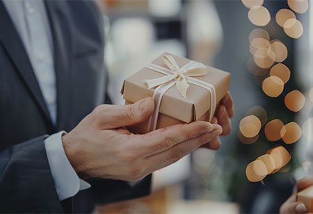How To Choose the Best Gifts for Clients This Holiday Season