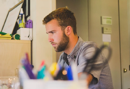 How to find and How to hire freelancers online