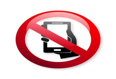 England Bans Mobile Phones in Schools to Improve Learning Environment