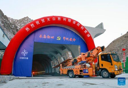 China Constructs Expressway Tunnel in Xinjiang to Connect Central Asia with the Pacific